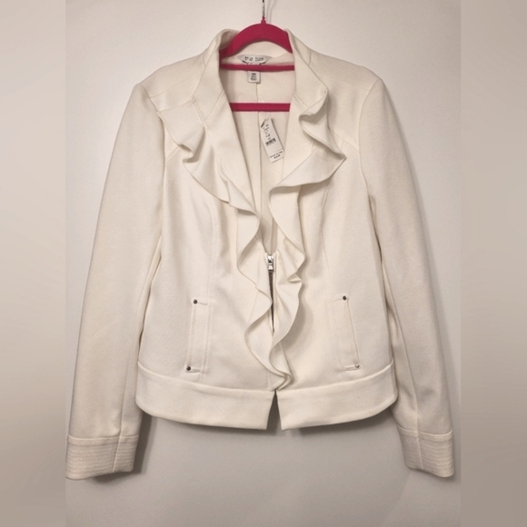 ❗️SALE❗BNWT White House Black Market Crop Off White Jacket,Ruffles Zip Front, 14 - Picture 2 of 10